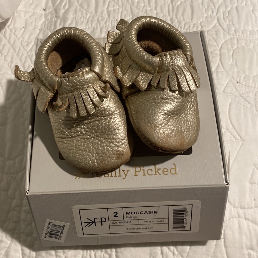 Freshly picked moccasins gold 2 toddler fringe